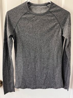 Figs Salta Seamless Long Sleeve Underscrub in Heather Charcoal
